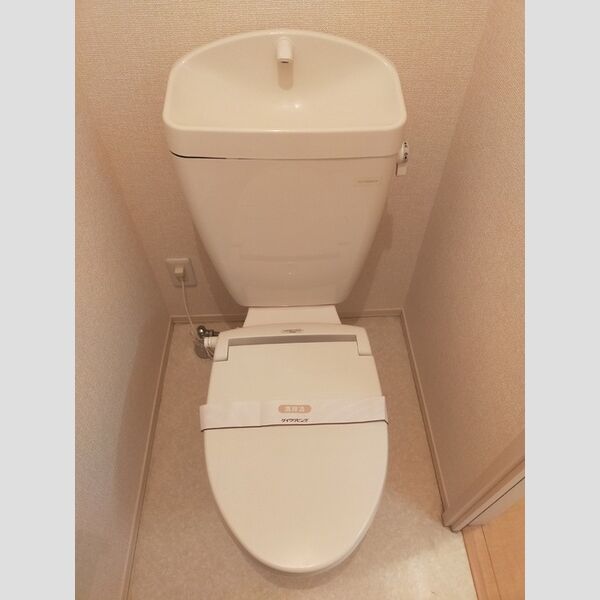 トイレ (トイレ)