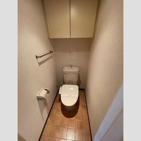 トイレ (トイレ)