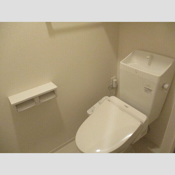 トイレ (トイレ)