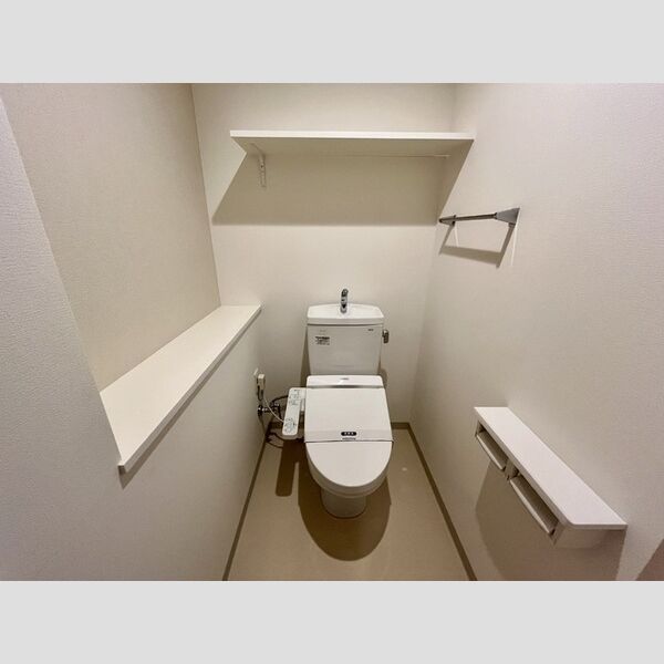 トイレ (トイレ)