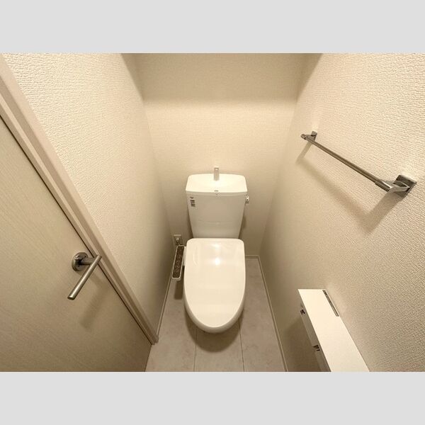 トイレ (トイレ)