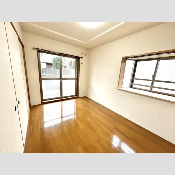 その他 (南側洋室)