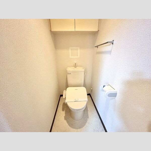 トイレ (トイレ)