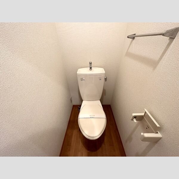 トイレ (トイレ)