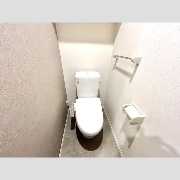 トイレ (トイレ)