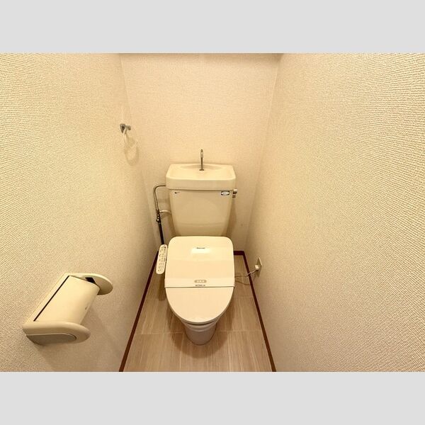 トイレ (トイレ)