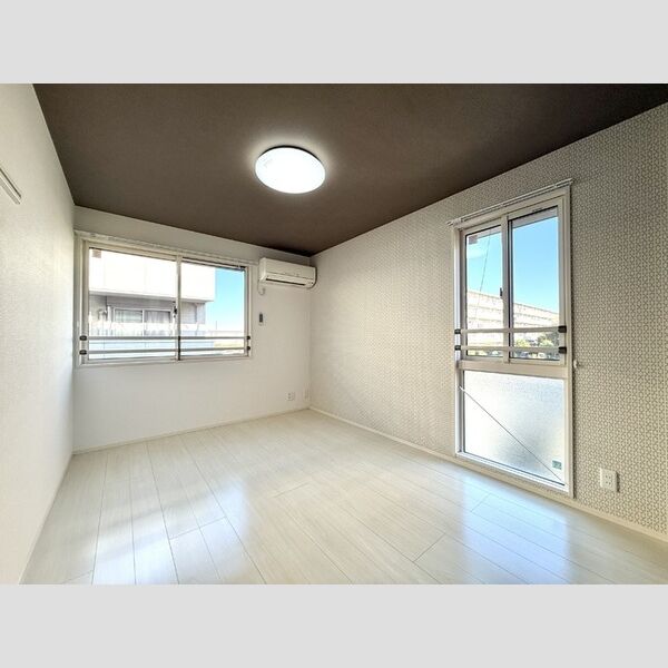 その他 (東側洋室)