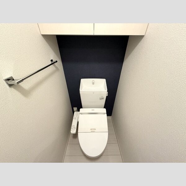 トイレ (トイレ)