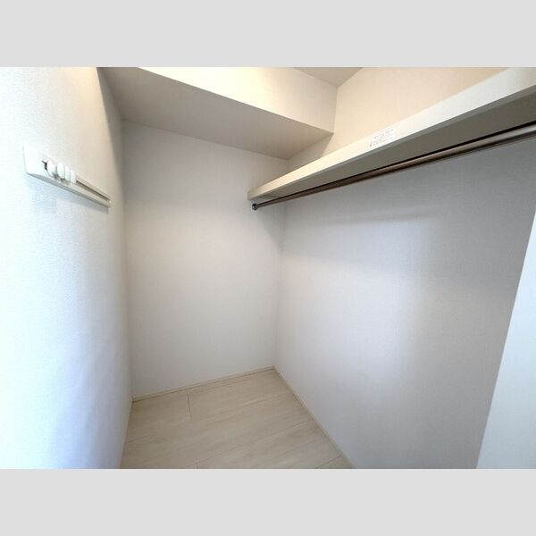 収納 (ウォークインクローゼット)