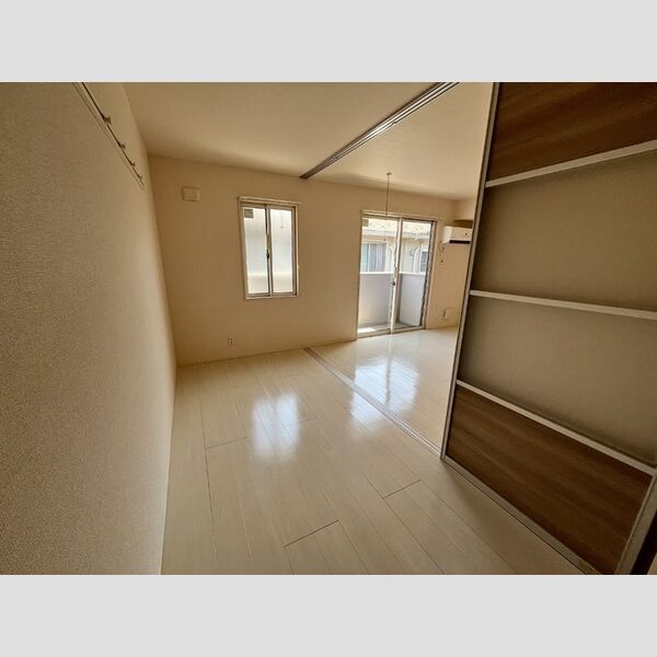 その他 (南側洋室)