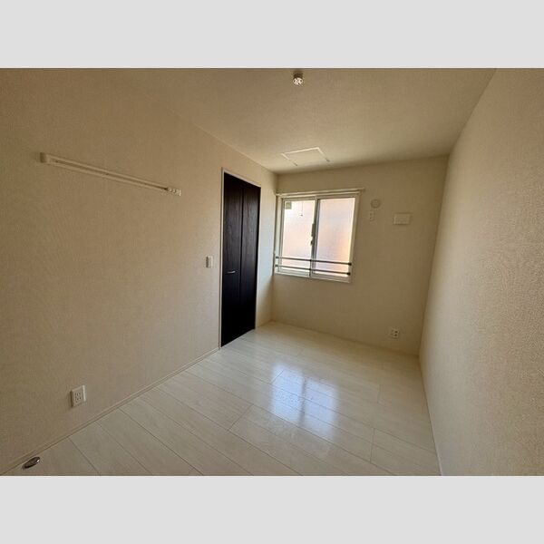 その他 (南側洋室)