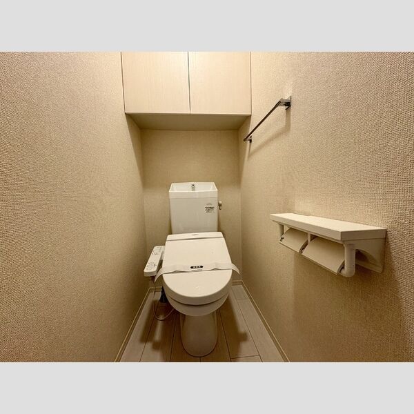 トイレ (トイレ)