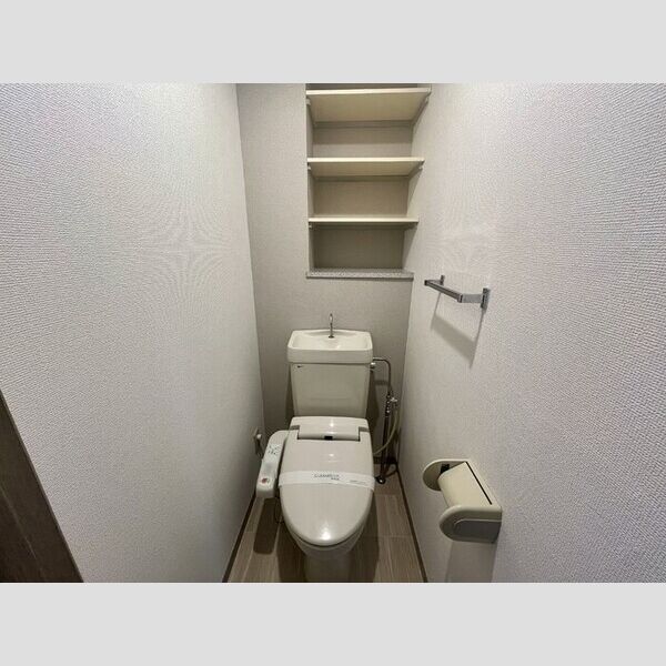 トイレ (トイレ)