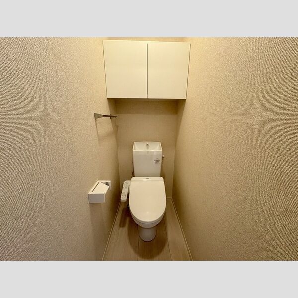 トイレ (トイレ)