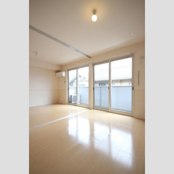 居室・リビング (202洋室)