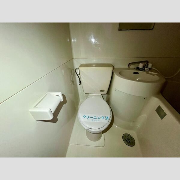 トイレ (トイレ)