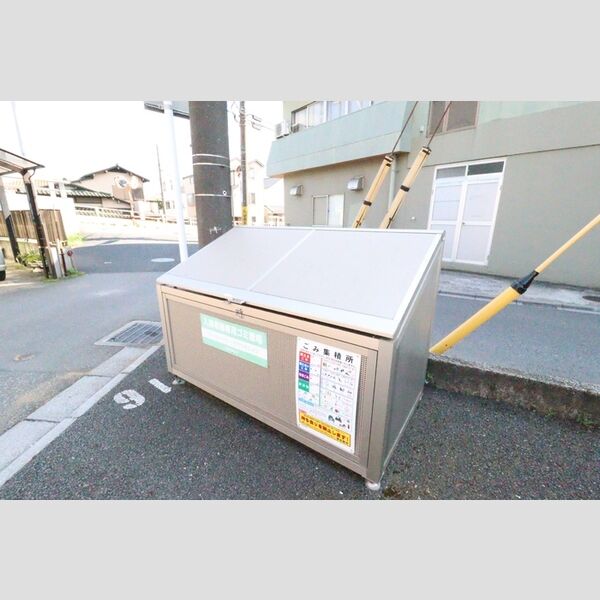 現地周辺 (ゴミステーション)