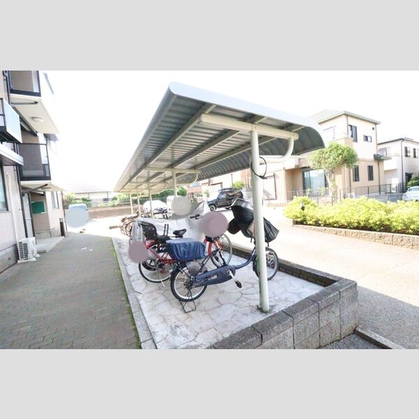 現地周辺 (駐輪場)