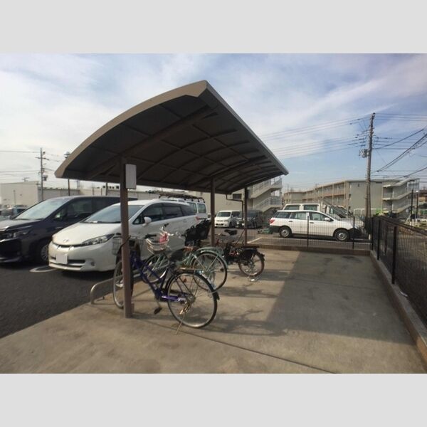 現地周辺 (駐輪場)