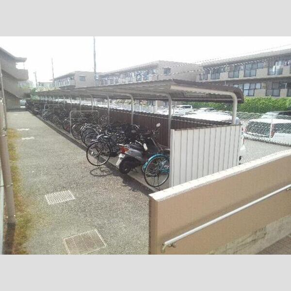 現地周辺 (駐輪場)