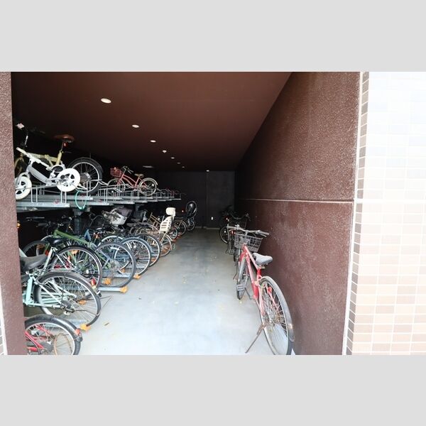 現地周辺 (駐輪場)