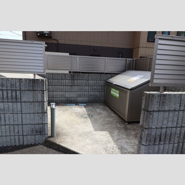 現地周辺 (入居者様専用ゴミストッカー)