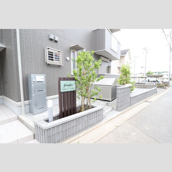 現地周辺 (ゴミ置き場、宅配ボックス)