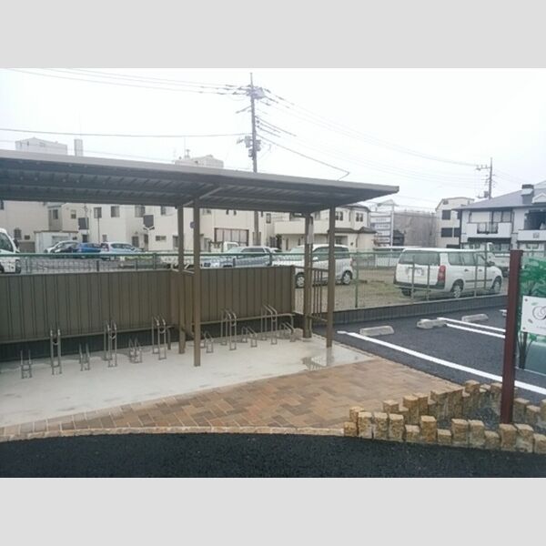 現地周辺 (駐輪場)