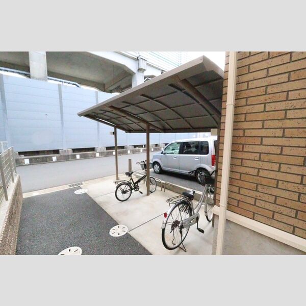 現地周辺 (駐輪場)