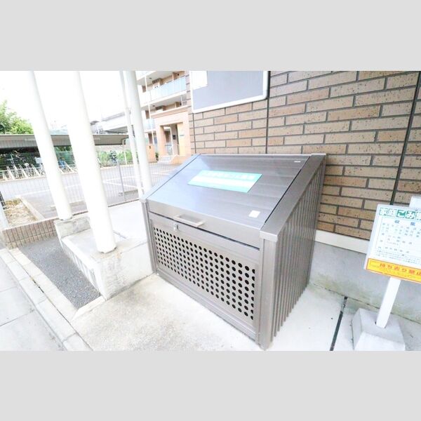 現地周辺 (ゴミステーション)