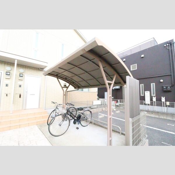 現地周辺 (駐輪場)