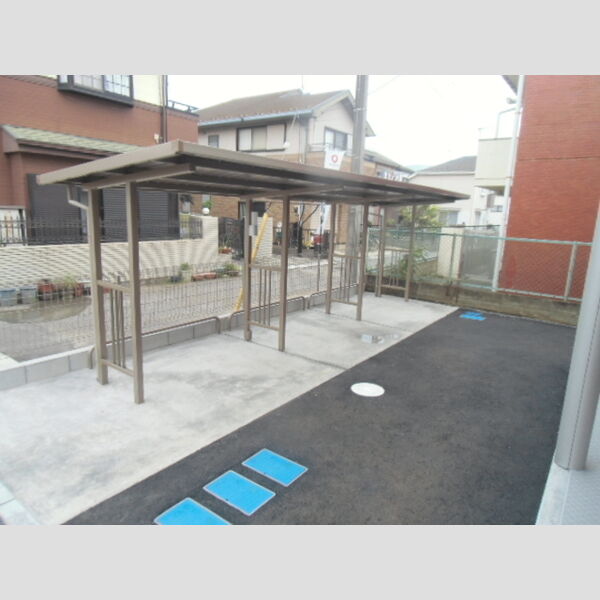 現地周辺 (駐輪場)