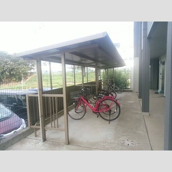 現地周辺 (駐輪場)