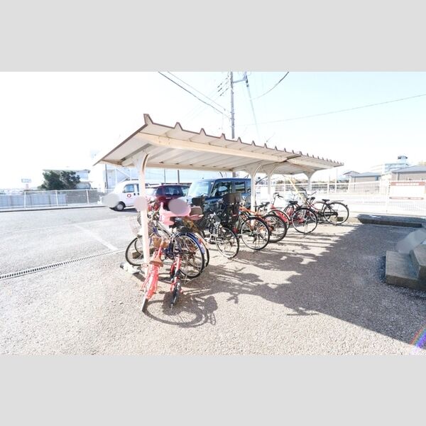 現地周辺 (駐輪場)