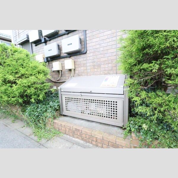 現地周辺 (ゴミステーション)