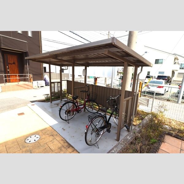 現地周辺 (駐輪場)