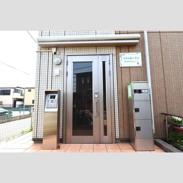 エントランス (エントランス)