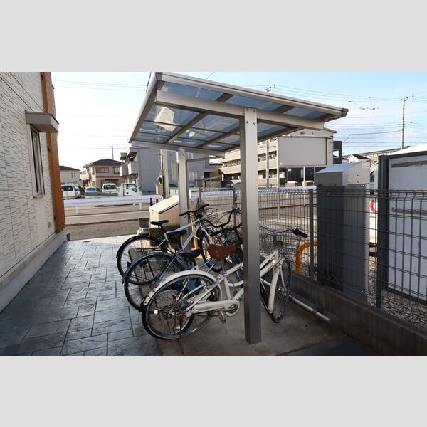 現地周辺 (駐輪場)