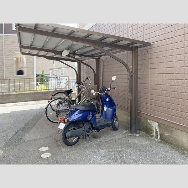 現地周辺 (駐輪場)