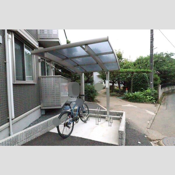 現地周辺 (駐輪場)