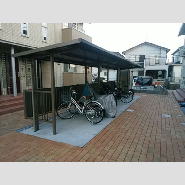 現地周辺 (駐輪場)