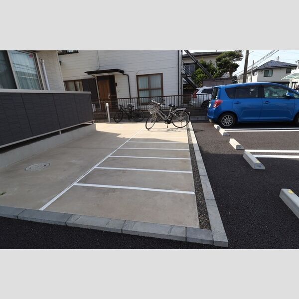 現地周辺 (駐輪場)