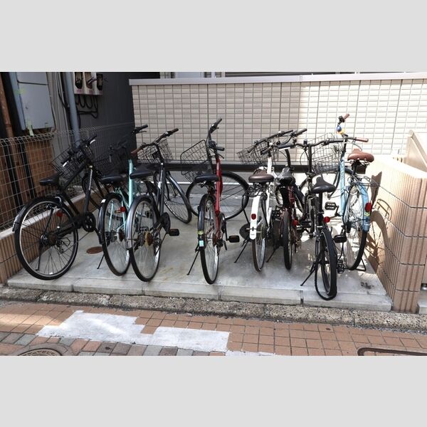 現地周辺 (駐輪場)