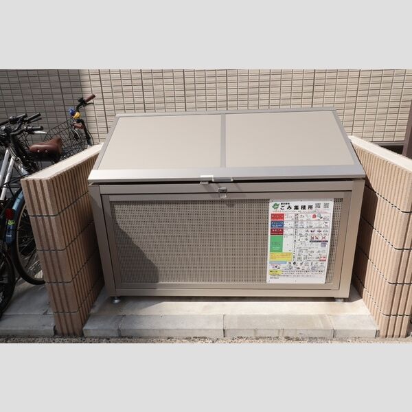 現地周辺 (入居者様専用ゴミストッカー)