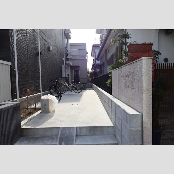 現地周辺 (駐輪場)