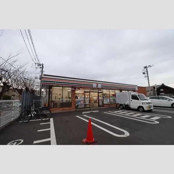 現地周辺 (コンビニ)