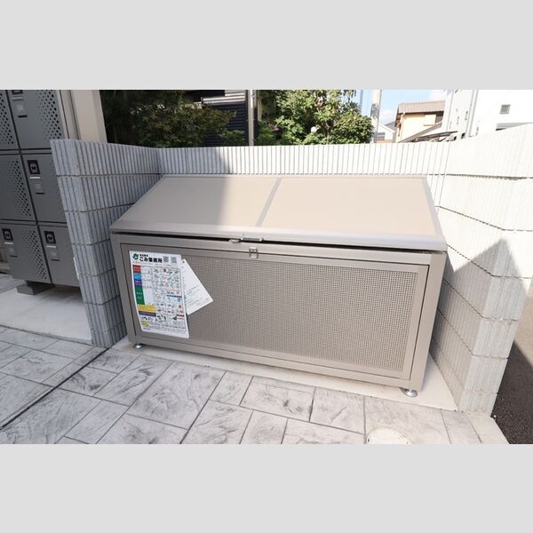 現地周辺 (入居者様専用ゴミストッカー)