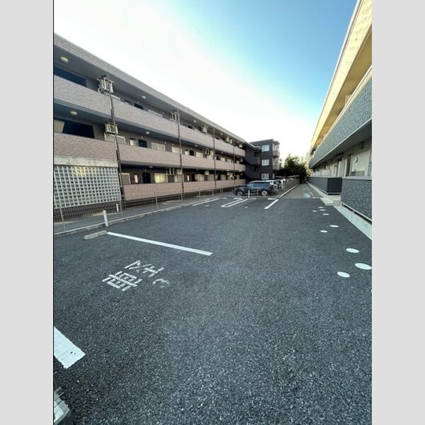 駐車場 (駐車場)