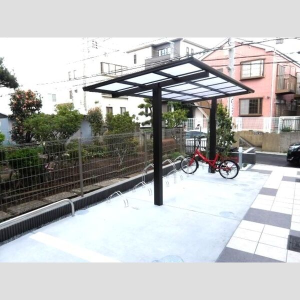 現地周辺 (駐輪場)