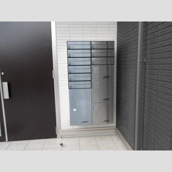 現地周辺 (宅配ボックス付きポスト)